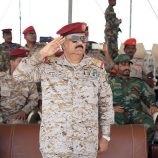 وزير الدفاع يشهد عرضاً عسكرياً مهيباً في المنطقة العسكرية الثانية بالمكلا