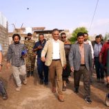 لملس والشوبجي يتفقدان الأسر والمناطق المتضررة جراء سيول المنخفض الجوي