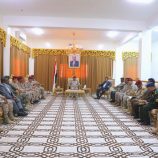 وزير الدفاع يشيد بجهود الأجهزة الأمنية والعسكرية بمحافظة المهرة