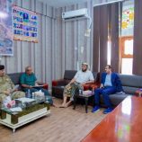 المحافظ ابن الوزير يلتقي لجنة استقبال المجندين ويشيد بجهودها.