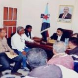 رئيس تنفيذية انتقالي أبين يلتقي بمدير عام مكتب النقل ورئيس اللجنة النقابية لسائقي الأجرة بالمحافظة