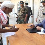 محافظ حضرموت يطلع على احتياجات المواطنين ويوجه بتسهيل متطلباتهم