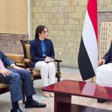 المحرّمي يلتقي سفير الولايات المتحدة ويؤكد أهمية الدعم الأمريكي للإصلاحات الاقتصادية ومكافحة الإرهاب