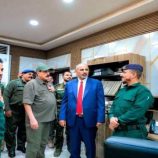 الرئيس الزُبيدي يزور شرطة العاصمة عدن ويطّلع على سير العمل في إداراتها