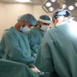 مركز الملك سلمان ينفذ المشروع الطبي التطوعي لجراحة العظام واستبدال المفاصل بالعاصمة عدن