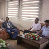 فريق التوجيه الرئاسي يلتقي مديري مكتب الخدمة المدنية وهيئة مشاريع مياه الريف بالمهرة