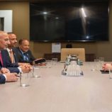 الرئيس الزُبيدي يلتقي رئيس لجنة الإنقاذ الدولية