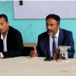 رئيس تنفيذية انتقالي أبين ومحافظ المحافظة يلتقيان الأسر القاطنة في معهد الأوراس بزنجبار