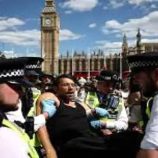 مثول 6 أمام محكمة بريطانية في قضية ترتبط بحركة فلسطين أكشن