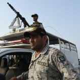 باكستان تحذر من “حرب مفتوحة” مع أفغانستان في حال فشل محادثات السلام