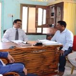 فريق التوجيه والرقابة الرئاسي يطّلع على سير العمل في عدد من مكاتب الوزارات التنفيذية بسقطرى