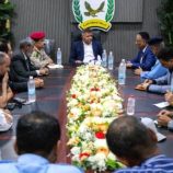 النائب العام ووزير الدفاع يتفقدان ميناء الحاويات بالعاصمة عدن