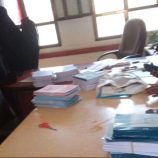 انتقالي تبن يقدم كتبًا مدرسية لعدد من مدارس المديرية