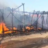 حريق في مخيم نازحين بأبين يتسبب بتشريد خمس أسر