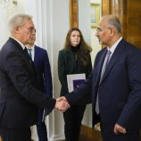 الرئيس الزُبيدي يصل موسكو ويلتقي وزير خارجية روسيا الاتحادية   