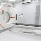 قطعة غيار عالقة في مسقط منذ 17 يوما تهدد حياة مرضى السرطان في المكلا ..