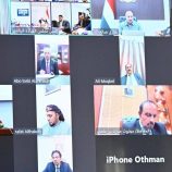 بمشاركة محافظ حضرموت عبر تقنية الاتصال المرئي ..  مجلس القيادة الرئاسي يجتمع بالسلطات المحلية ويؤكد أولوية توحيد الموارد وتعزيز الأمن والخدمات
