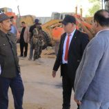 محافظ حضرموت يزور إدارة الأشغال المحلية بوادي وصحراء حضرموت ويشيد بجهودها في خدمة المديريات