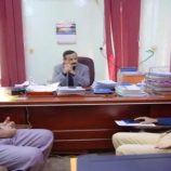 محافظ شبوة يتابع واقع التعليم ويوجّه بصرف عاجل للرواتب لضمان الانضباط وتجاوز التحديات