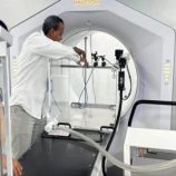 وصول قطعة غيار لجهاز العلاج الإشعاعي بمركز المكلا الخيري