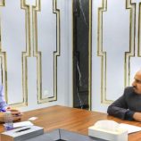 محافظ حضرموت يلتقي نائب المدير القطري لمنظمة كير لمناقشة برامج التنمية المحلية