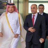 رئيس الوزراء يصل إلى الدوحة للمشاركة في القمة العالمية الثانية للتنمية الاجتماعية