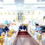 الرئيس الزُبيدي يبحث سُبل تطوير البنية التحتية لقطاع النقل