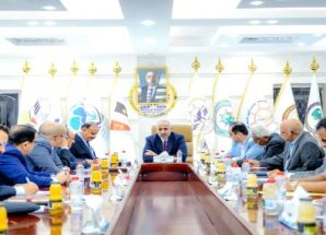 الرئيس الزُبيدي يبحث سُبل تطوير البنية التحتية لقطاع النقل