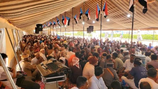 أبناء وادي وصحراء حضرموت يواصلون اعتصامهم المفتوح للمطالبة بإعلان دولة الجنوب العربي. 