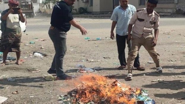 السلطة المحلية بالمنصورة تطلق حملة واسعة لإزالة مادة “شمة الحوت” من الأسواق