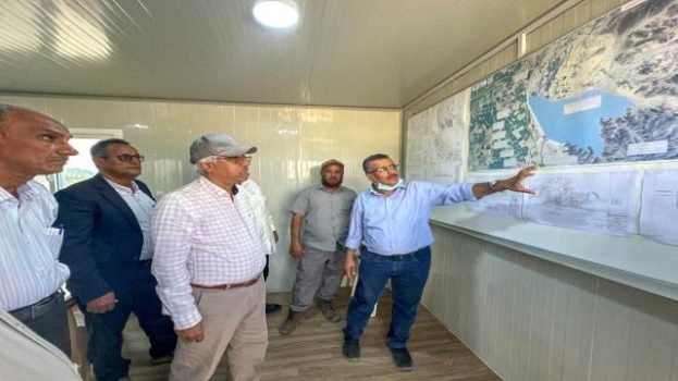 وكيل وزارة الزراعة والري يتفقد مشروع سد حسّان الاستراتيجي بأبين