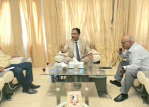 باعوم يبحث مع مدير ضرائب وادي حضرموت إعادة ترتيب النظام الضريبي ووقف الهدر