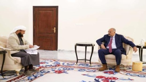 الرئيس الزُبيدي يشدد على دور وزارة الأوقاف في تحصين المجتمع ونشر ثقافة التسامح والوسطية والاعتدال