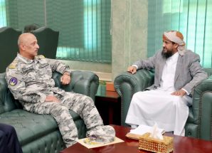 المحرّمي يبحث تعزيز قدرات خفر السواحل لمواجهة تهريب السلاح والتهديدات البحرية