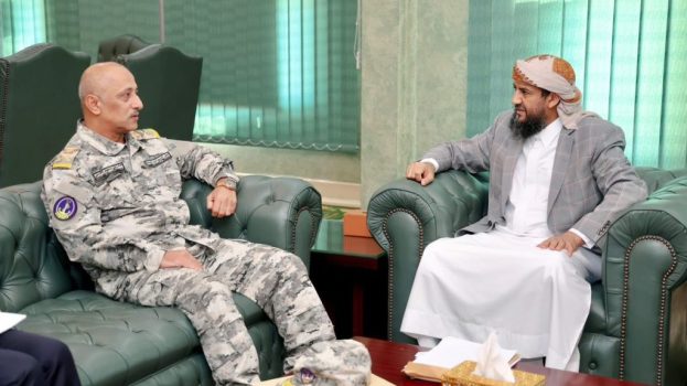 المحرّمي يبحث تعزيز قدرات خفر السواحل لمواجهة تهريب السلاح والتهديدات البحرية