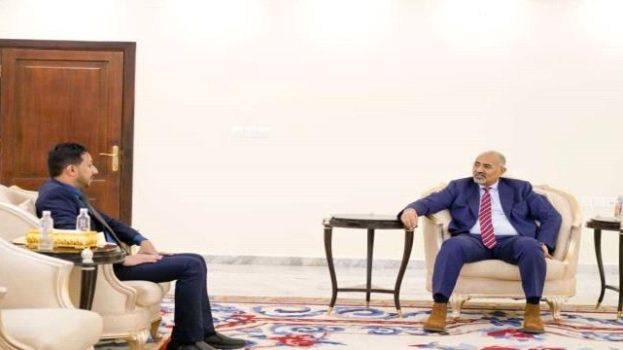 الرئيس الزُبيدي يطّلع على سير العمل بهيئة الأراضي وخططها المستقبلية