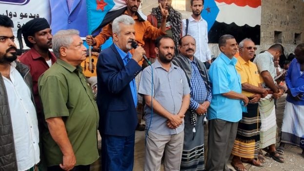 بحضور فريق التوجيه والرقابة الرئاسي .. ساحة الاعتصام بلحج تشهد مهرجانًا خطابيًا وفنيًا حاشدًا