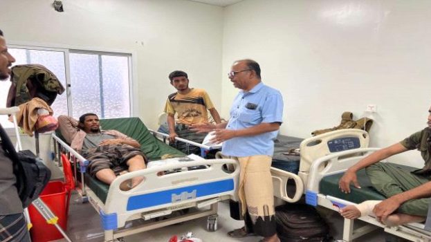 انتقالي وادي وصحراء حضرموت يتفقد جرحى القوات المسلحة الجنوبية