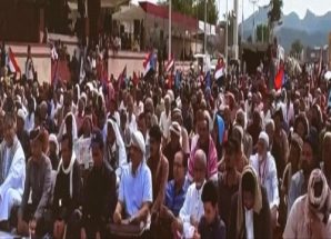 عدن تشهد توافدًا جماهيريًا للمشاركة في جمعة الوفاء للمشروع العربي