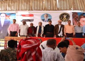 توافد شخصيات اجتماعية وقبلية بارزة إلى مخيم الاعتصام المفتوح في مدينة زنجبار