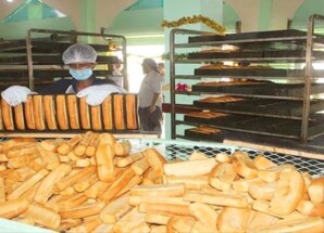 أفران العاصمة عدن تستأنف العمل عقب تراجع الجهات المعنية عن التسعيرة الجديدة﻿