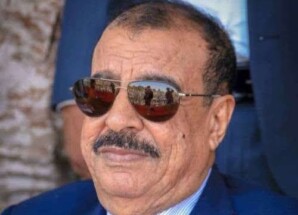 اللواء بن بريك يُعزّي في وفاة المناضل الكبير السفير الدكتور محمد العبادي