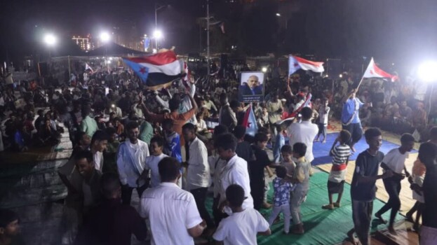 مخيم الاعتصام المفتوح بالمكلا يشهد حفلًا فنيًا وغنائيًا