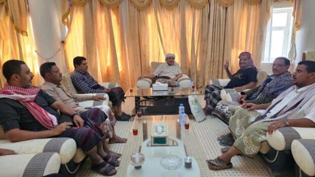 الكثيري يلتقي المناضل مرزوق طالب ويشيد بدوره النضالي