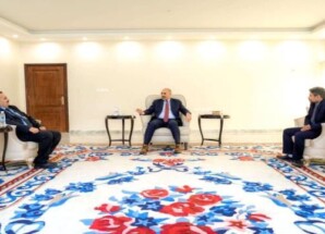 الرئيس الزُبيدي يشدد على أهمية تطوير البنى التحتية لمطار عدن الدولي