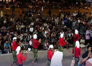 ساحة الاعتصام المفتوح بالعاصمة عدن تحتضن أمسية فنية وثقافية بحضور جماهيري واسع