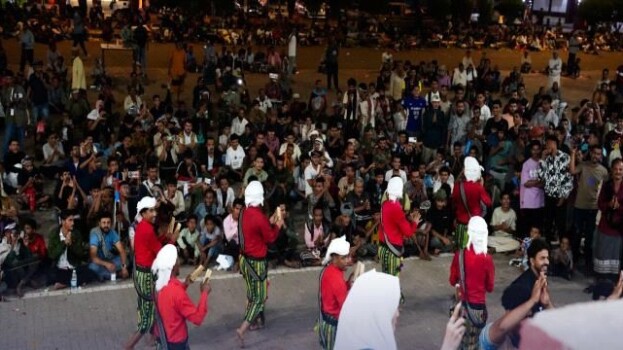 ساحة الاعتصام المفتوح بالعاصمة عدن تحتضن أمسية فنية وثقافية بحضور جماهيري واسع