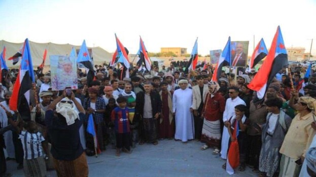 توافد جماهيري من حصوين وقبيلة العوبثاني إلى ساحة الاعتصام بالغيضة للمطالبة بإعلان دولة الجنوب