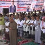 أبناء دلتا أبين يؤدون صلاة الجمعة بمخيم اعتصام زنجبار