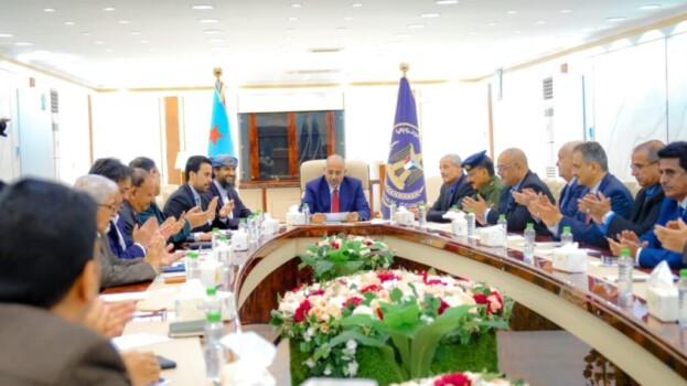 القيادة التنفيذية العُليا تناقش الجهود المبذولة لتأمين الخدمات للمواطنين ومراقبة أسعار الصرف